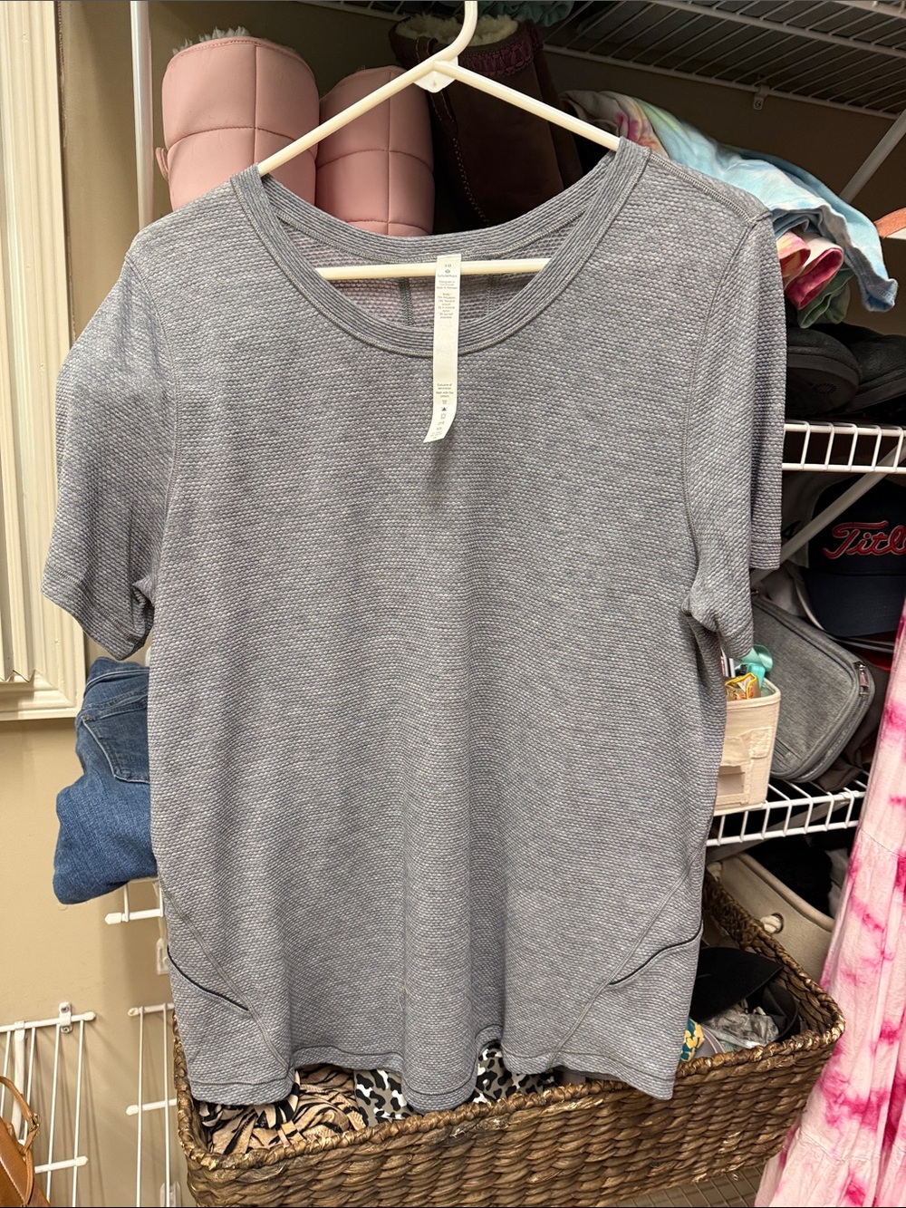 Lululemon grey top 10